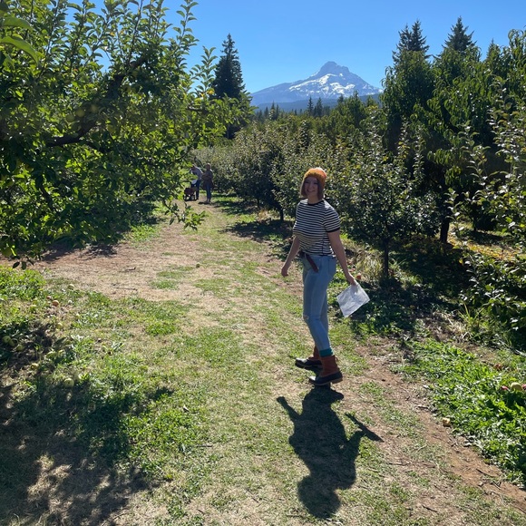 Meet your Posher, Eliana - Picture 1 of 9